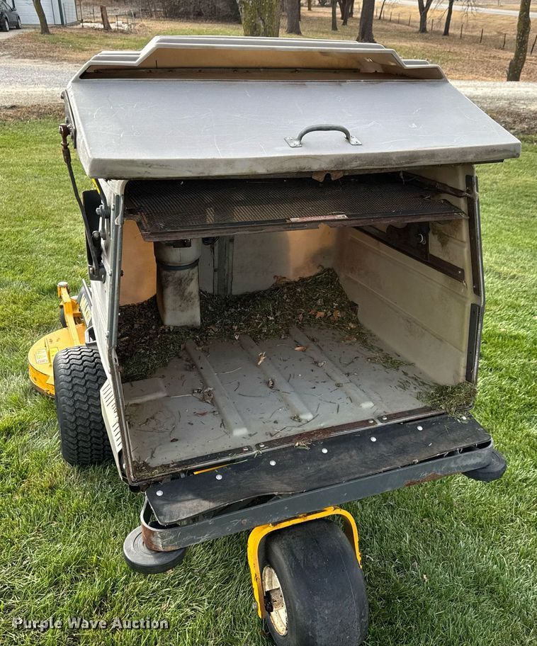 image for item LH9386 2014 Walker MT23-11 ZTR lawn mower