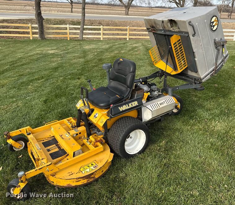 image for item LH9386 2014 Walker MT23-11 ZTR lawn mower