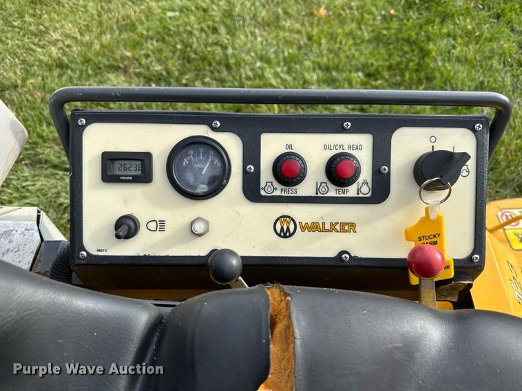 image for item LH9386 2014 Walker MT23-11 ZTR lawn mower