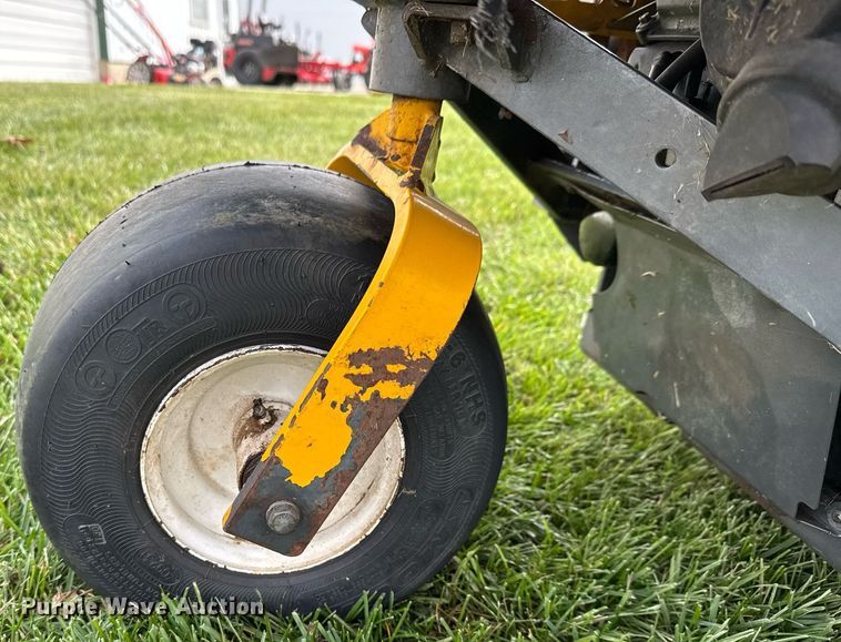 image for item LH9386 2014 Walker MT23-11 ZTR lawn mower