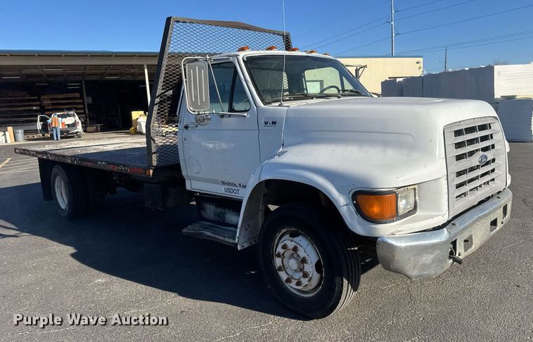 image for item LH9405 1998 Ford F800 flatbed truck