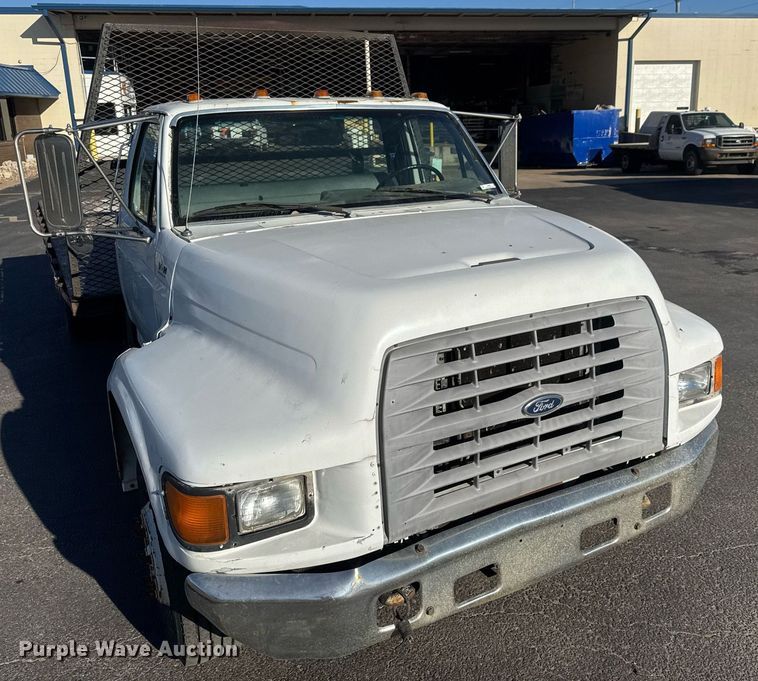 image for item LH9405 1998 Ford F800 flatbed truck