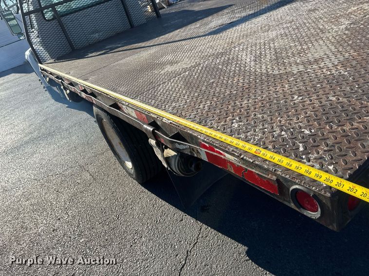image for item LH9405 1998 Ford F800 flatbed truck