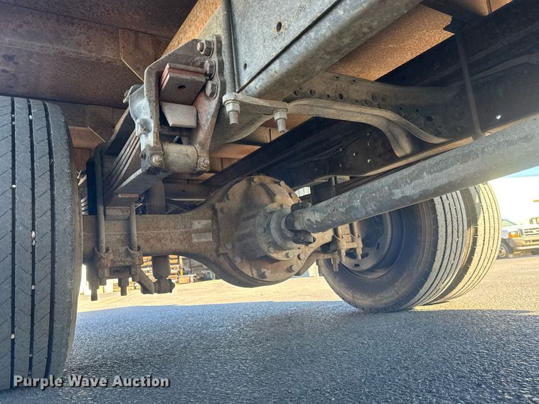 image for item LH9405 1998 Ford F800 flatbed truck