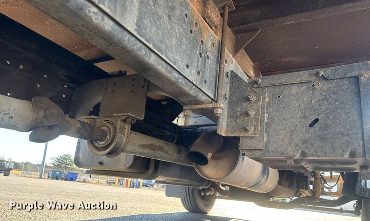 image for item LH9405 1998 Ford F800 flatbed truck