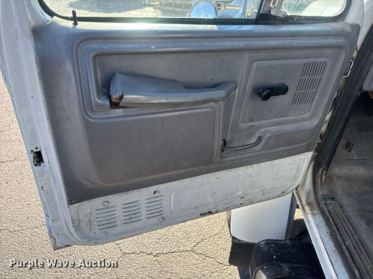 image for item LH9405 1998 Ford F800 flatbed truck