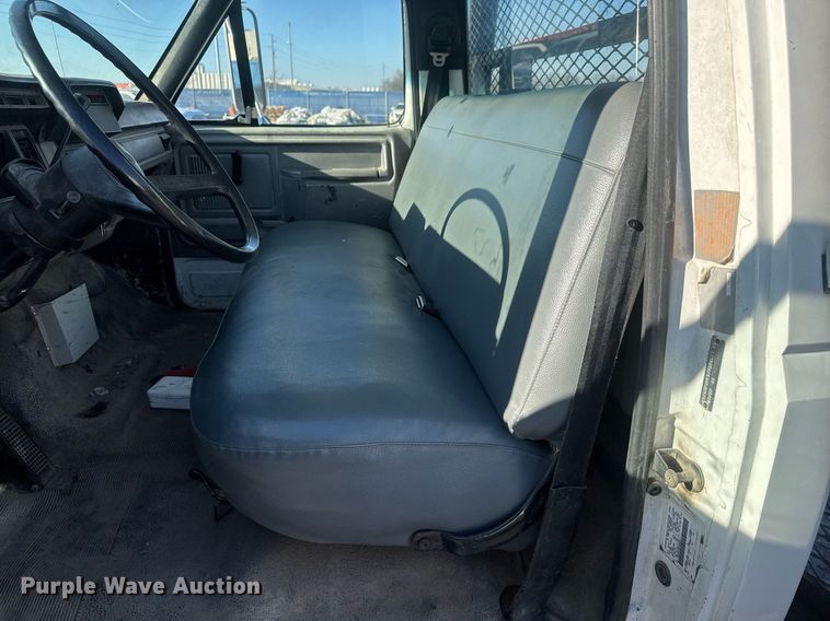 image for item LH9405 1998 Ford F800 flatbed truck