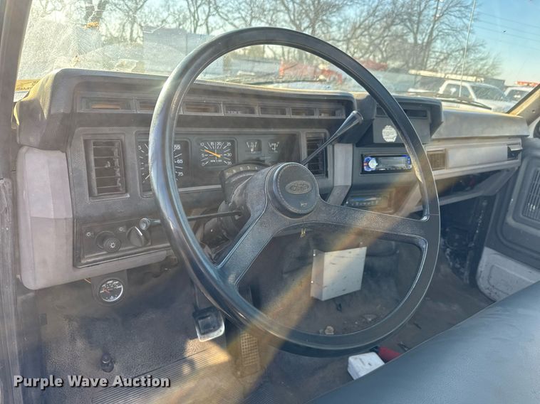 image for item LH9405 1998 Ford F800 flatbed truck