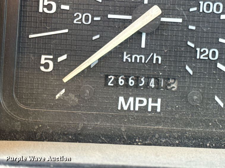 image for item LH9405 1998 Ford F800 flatbed truck