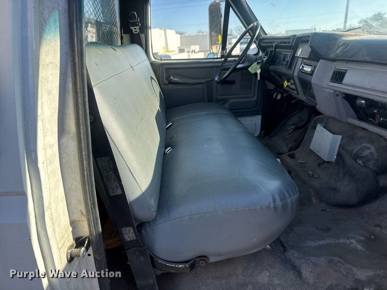 image for item LH9405 1998 Ford F800 flatbed truck