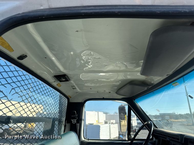 image for item LH9405 1998 Ford F800 flatbed truck