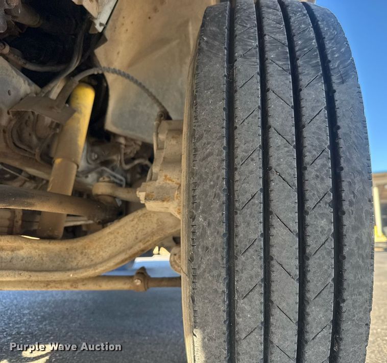 image for item LH9405 1998 Ford F800 flatbed truck