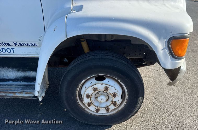 image for item LH9405 1998 Ford F800 flatbed truck