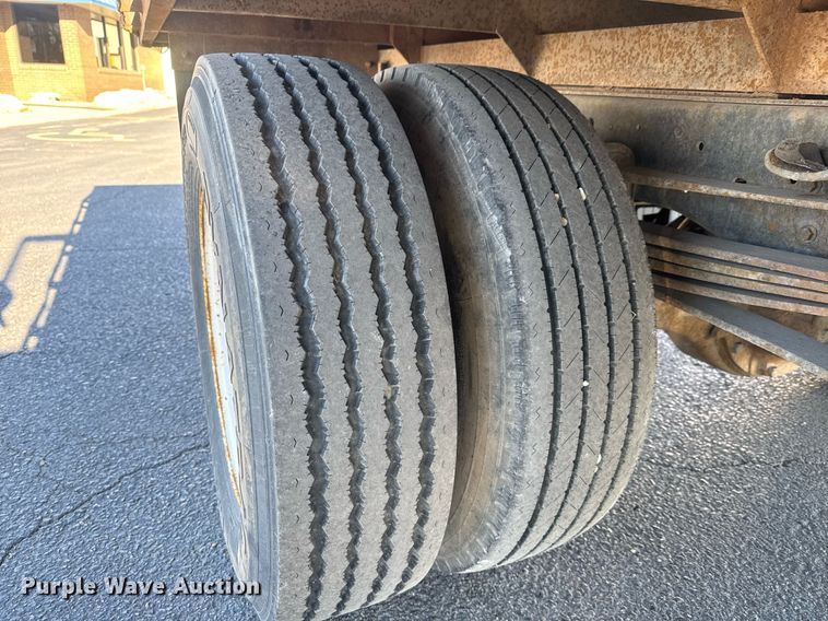 image for item LH9405 1998 Ford F800 flatbed truck