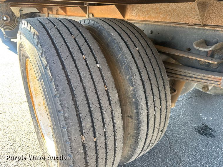 image for item LH9405 1998 Ford F800 flatbed truck