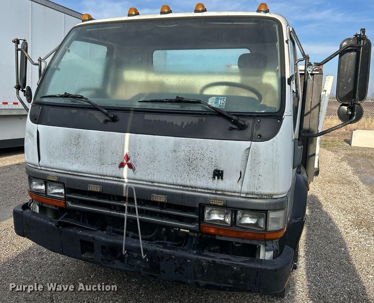 image for item NJ9725 1998 Mitsubishi FH211 flatbed truck