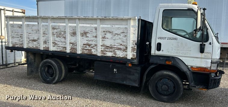 image for item NJ9725 1998 Mitsubishi FH211 flatbed truck