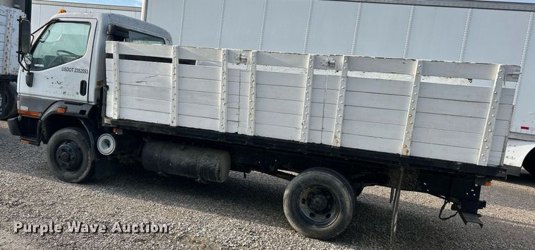 image for item NJ9725 1998 Mitsubishi FH211 flatbed truck