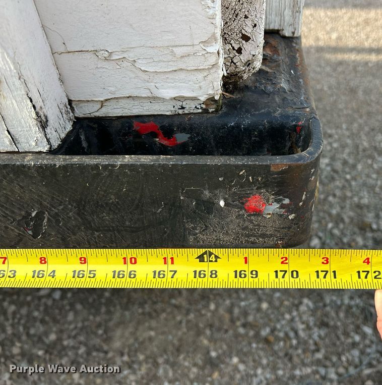 image for item NJ9725 1998 Mitsubishi FH211 flatbed truck