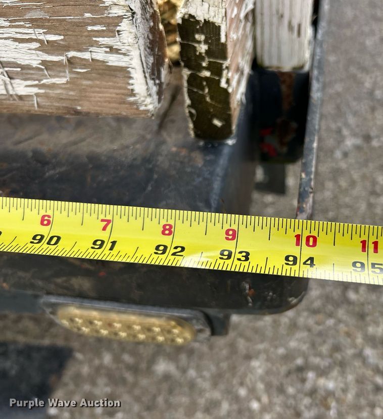 image for item NJ9725 1998 Mitsubishi FH211 flatbed truck