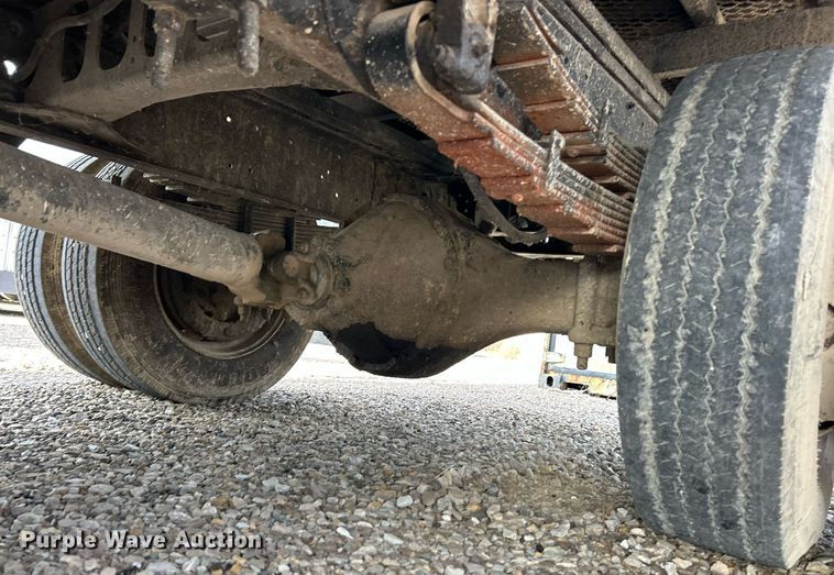 image for item NJ9725 1998 Mitsubishi FH211 flatbed truck