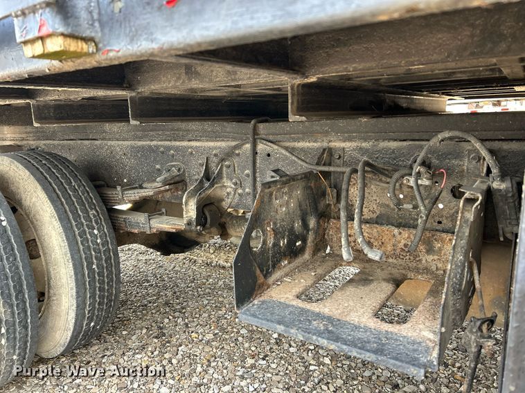 image for item NJ9725 1998 Mitsubishi FH211 flatbed truck