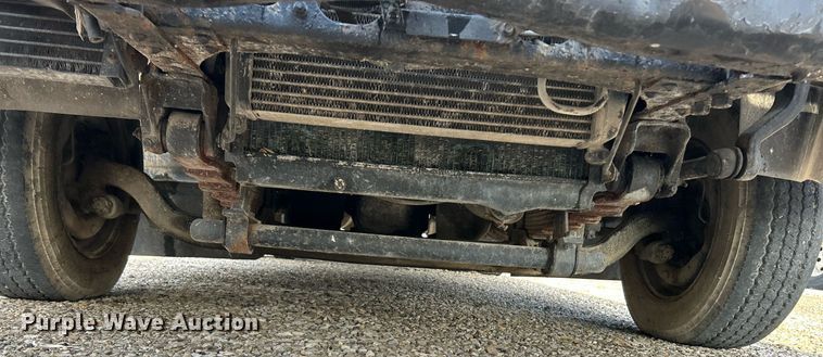 image for item NJ9725 1998 Mitsubishi FH211 flatbed truck