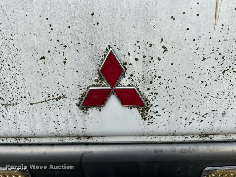 image for item NJ9725 1998 Mitsubishi FH211 flatbed truck