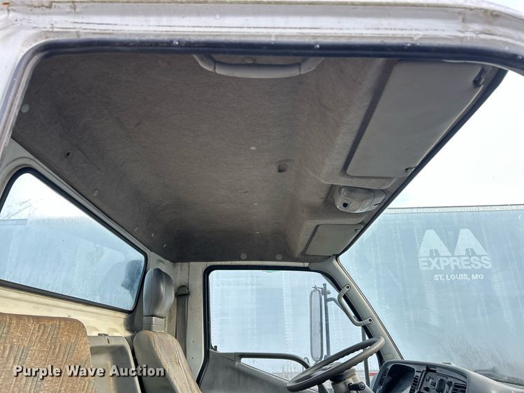 image for item NJ9725 1998 Mitsubishi FH211 flatbed truck