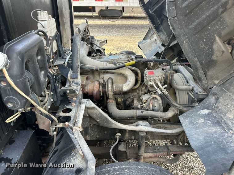 image for item NJ9725 1998 Mitsubishi FH211 flatbed truck