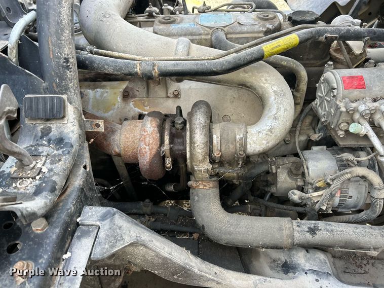 image for item NJ9725 1998 Mitsubishi FH211 flatbed truck