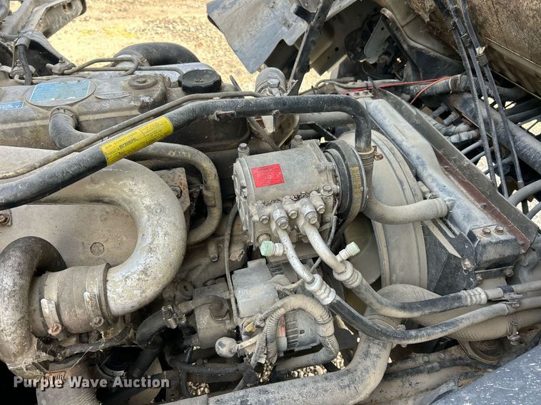 image for item NJ9725 1998 Mitsubishi FH211 flatbed truck