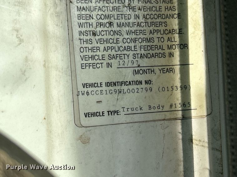 image for item NJ9725 1998 Mitsubishi FH211 flatbed truck