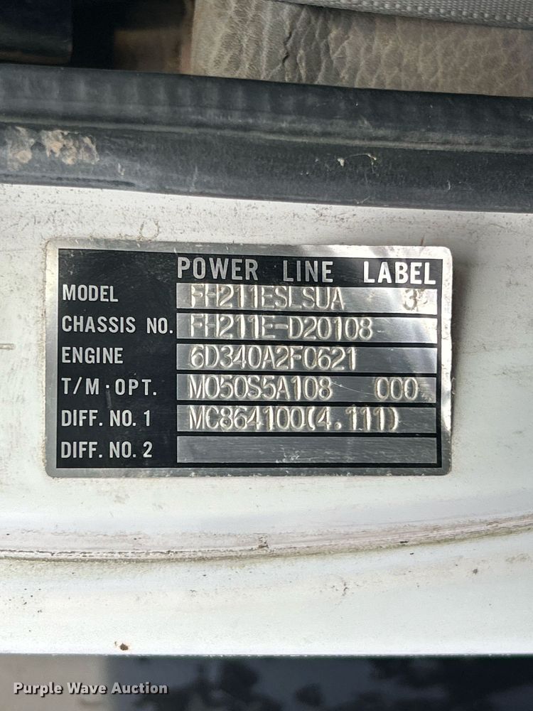 image for item NJ9725 1998 Mitsubishi FH211 flatbed truck