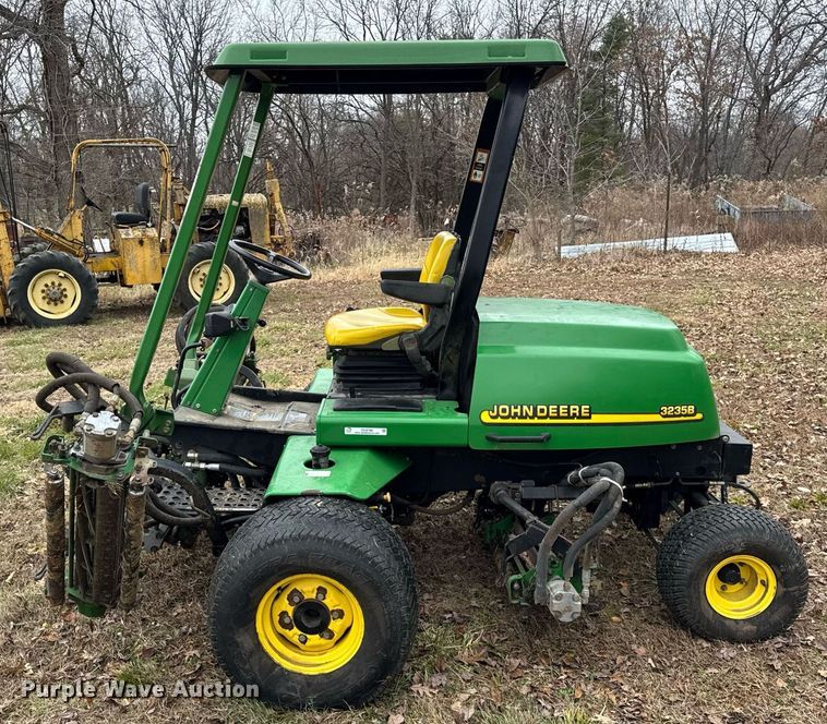 image for item OG9786 2000 John Deere  3235B reel mower