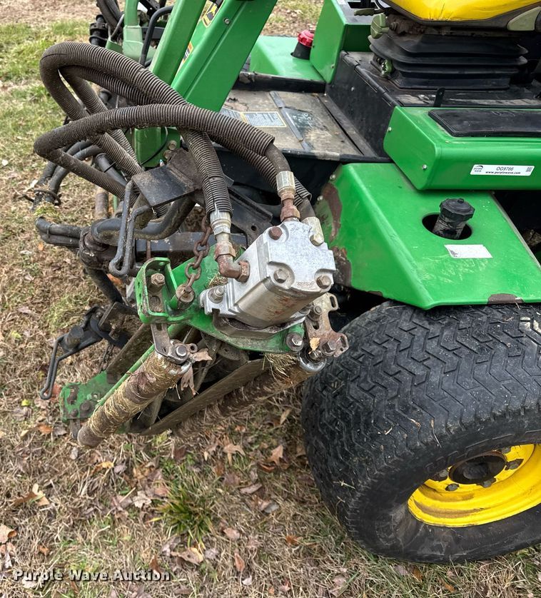 image for item OG9786 2000 John Deere  3235B reel mower