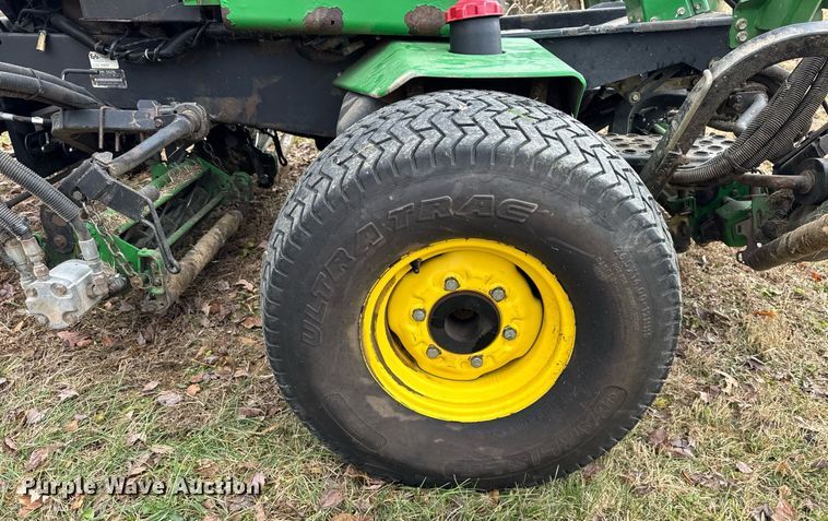 image for item OG9786 2000 John Deere  3235B reel mower