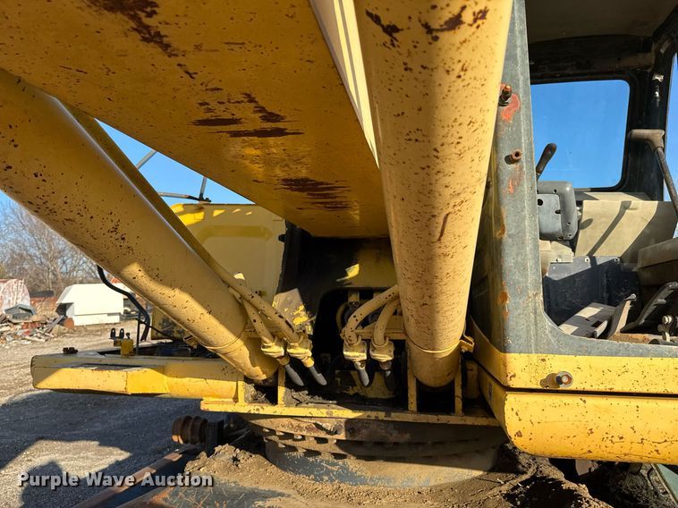 image for item DJ9739 2002 Komatsu PC200LC-6LE excavator