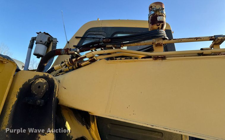 image for item DJ9739 2002 Komatsu PC200LC-6LE excavator