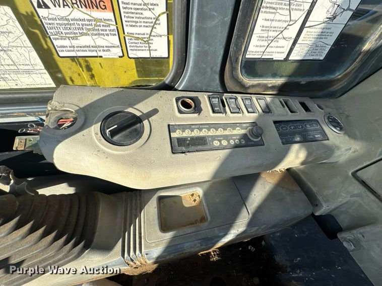 image for item DJ9739 2002 Komatsu PC200LC-6LE excavator