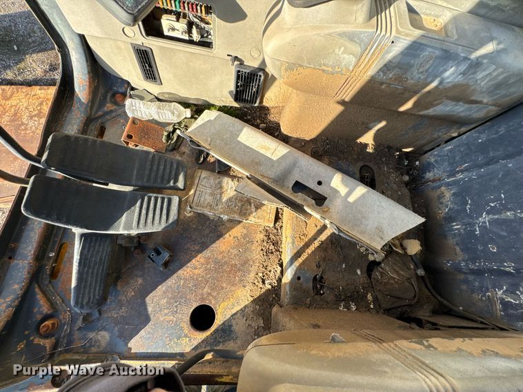 image for item DJ9739 2002 Komatsu PC200LC-6LE excavator