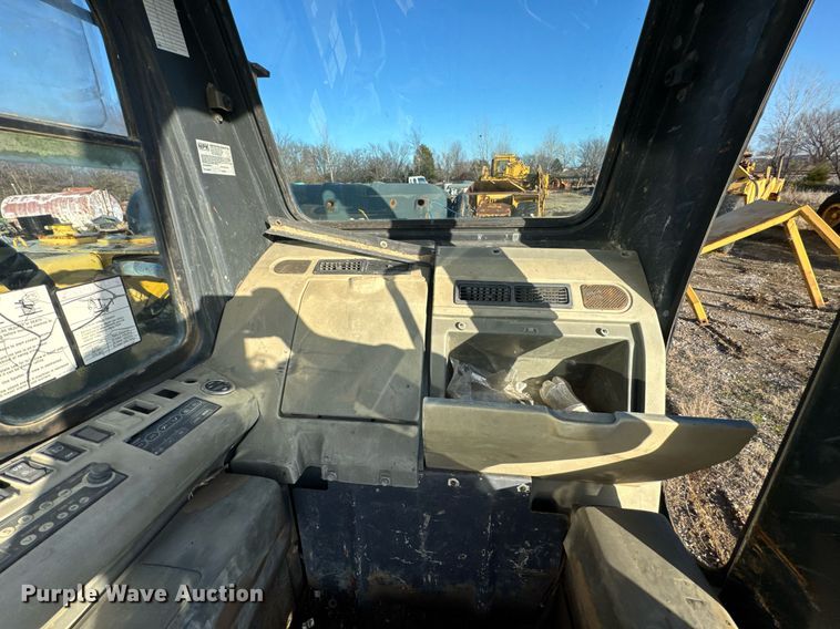 image for item DJ9739 2002 Komatsu PC200LC-6LE excavator