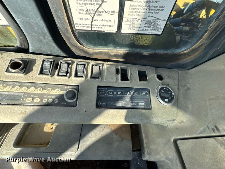 image for item DJ9739 2002 Komatsu PC200LC-6LE excavator