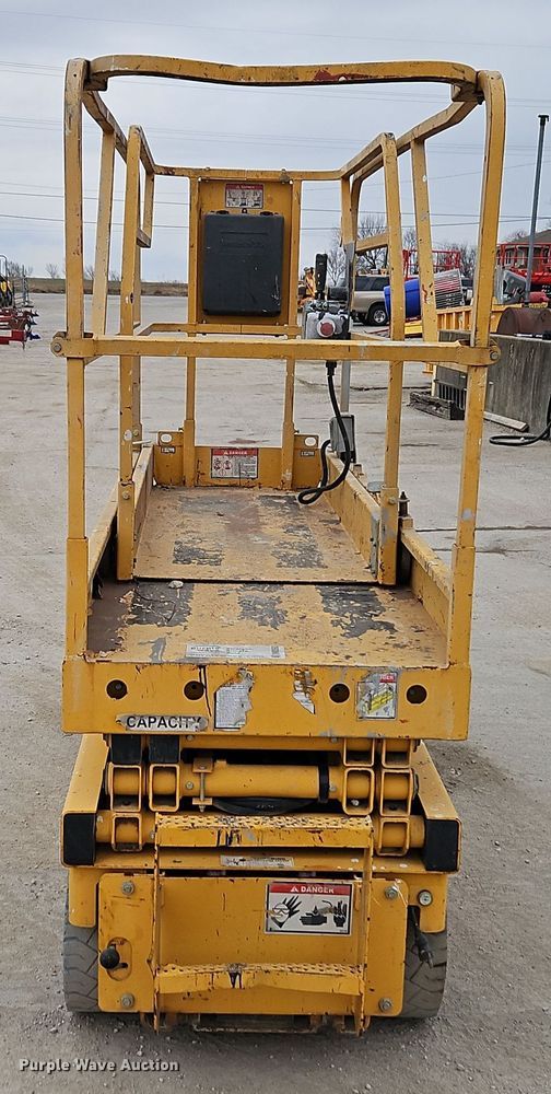 image for item DM0593 2011 Haulotte Compact 2032E scissor lift