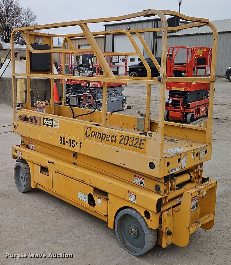 image for item DM0593 2011 Haulotte Compact 2032E scissor lift