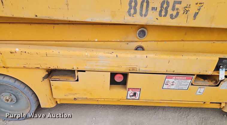 image for item DM0593 2011 Haulotte Compact 2032E scissor lift