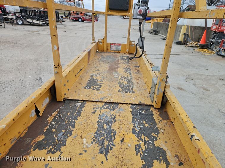 image for item DM0593 2011 Haulotte Compact 2032E scissor lift