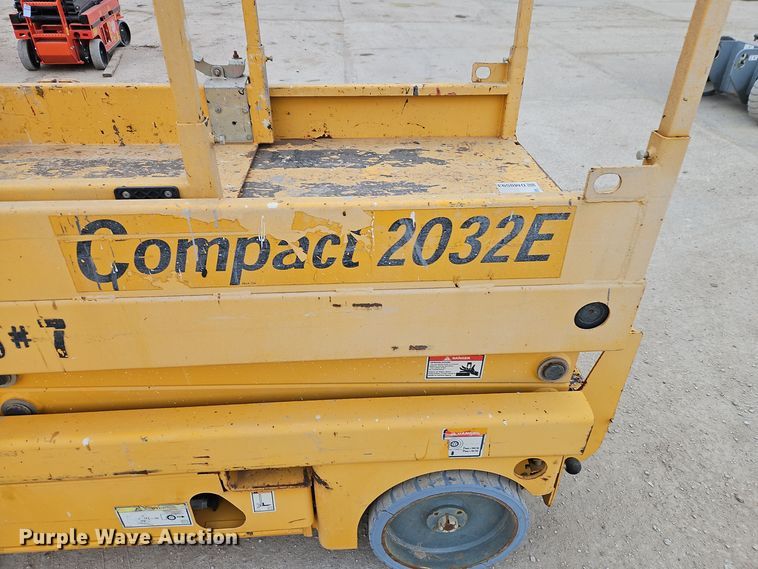 image for item DM0593 2011 Haulotte Compact 2032E scissor lift