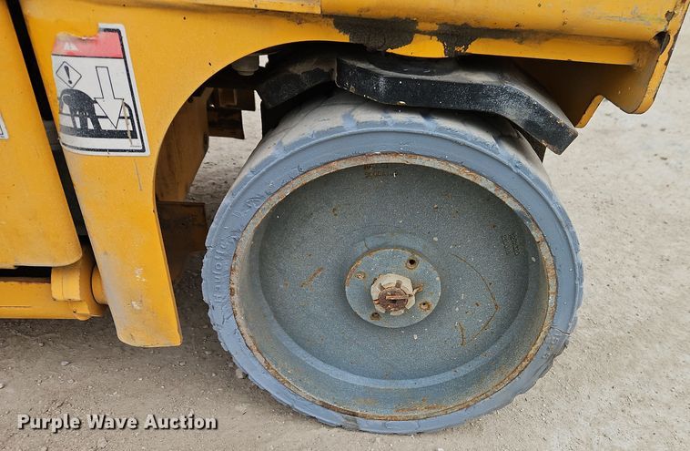 image for item DM0593 2011 Haulotte Compact 2032E scissor lift