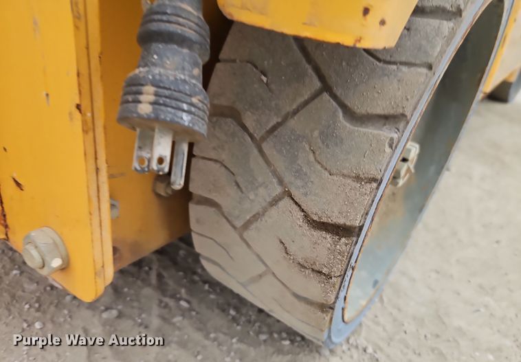 image for item DM0593 2011 Haulotte Compact 2032E scissor lift